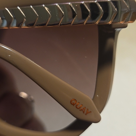 Quay Australia-NWOT \
